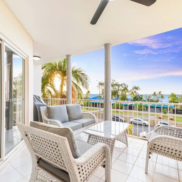 Arafura Abode Oceanfront Stay with Stunning Views