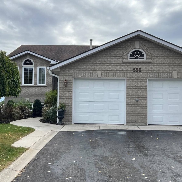 Arbour Ridge Vacation Home - Trail View! 5 bedrooms, 7 beds