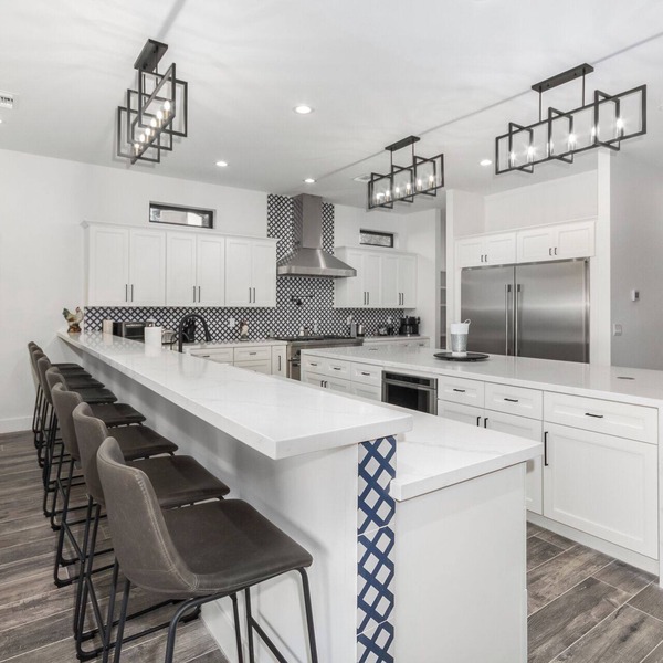 Arcadia/Biltmore 2023 Build - Heated Pool - 4 bedroom 4.5 bath - PRIME LOCATION