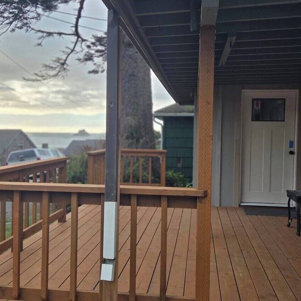 Arch Cape cottage with a View