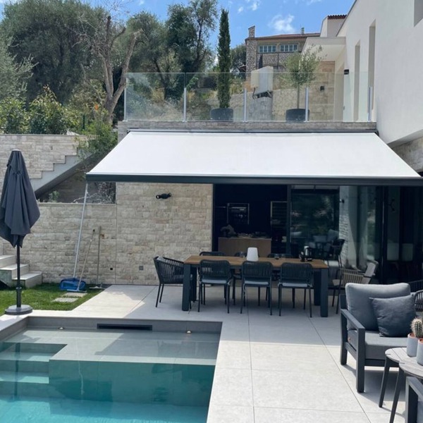 Architect-designed 9-room villa