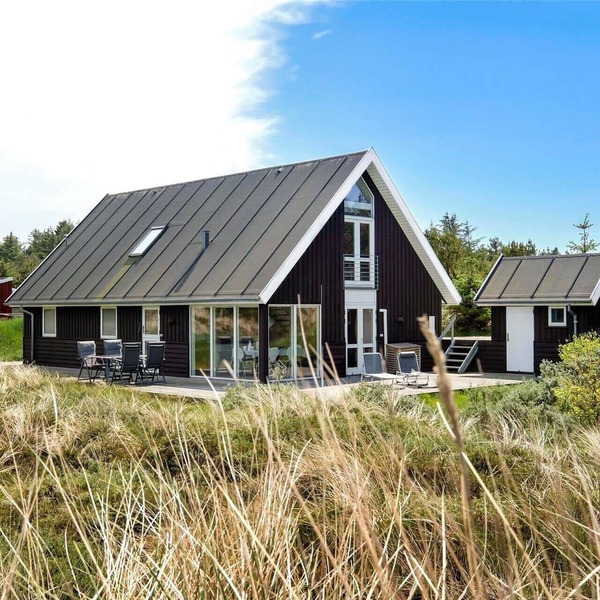 Architect's house with luxury furnishings in a unique natural setting and idyllic tranquillity