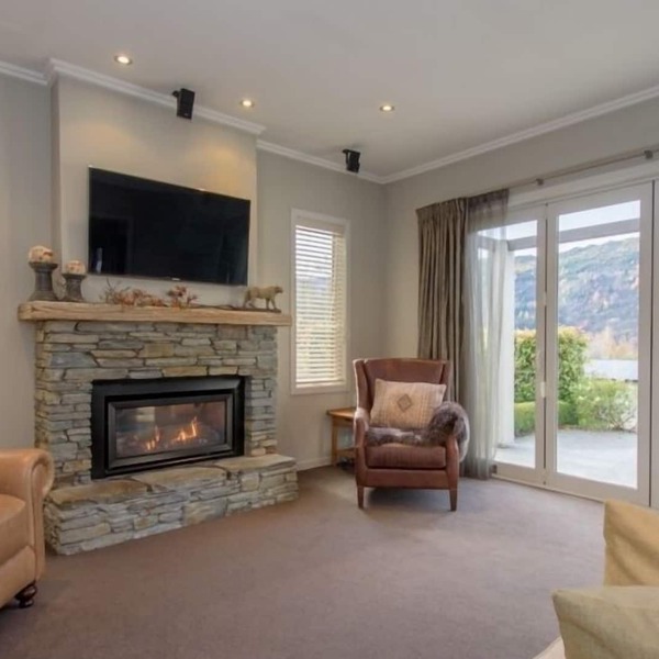Arrowbrae - A warm, modern home in Arrowtown