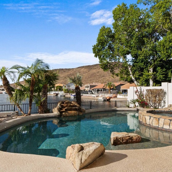 Arrowhead Lakes Luxury | Dock, Pontoon Boat, Pool & Fire Pit