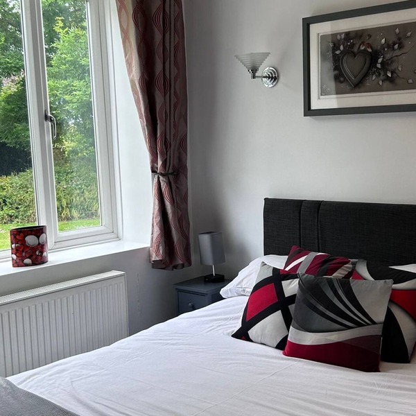 Art Deco 1 Bedroom Annex Apartment, 5 minutes walk to beach!