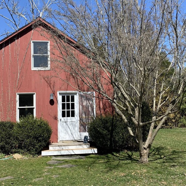 Artist Hideaway Barn in the center of East Hampton Village