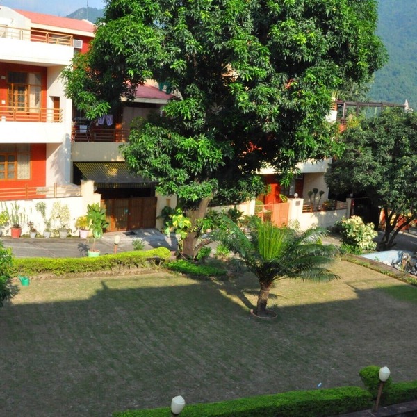 Artistically Designed Room near Ganga Vatika