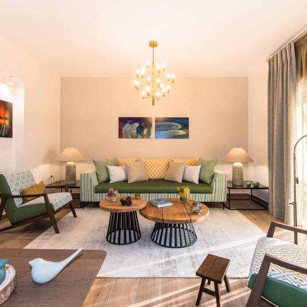 Artsy Spacious Cozy 2 BDR - 2 BAR Apartment in the quiet Glyfada Center