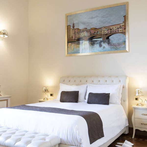 ARTWORK APARTMENT IN FLORENCE CITY CENTER