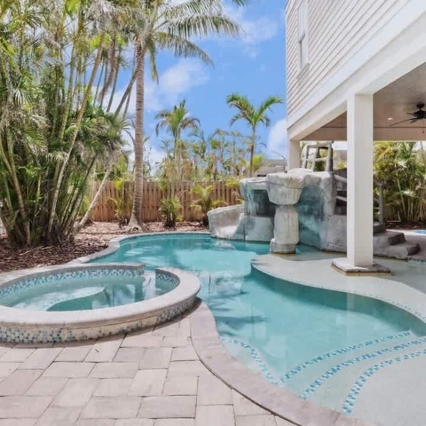 Atlantis Beach House~Water Slide, Heated Pool/Spa!