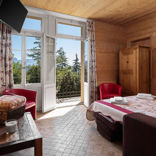 Attractive, fully-equipped 20 m2 studio with balcony and mountain views