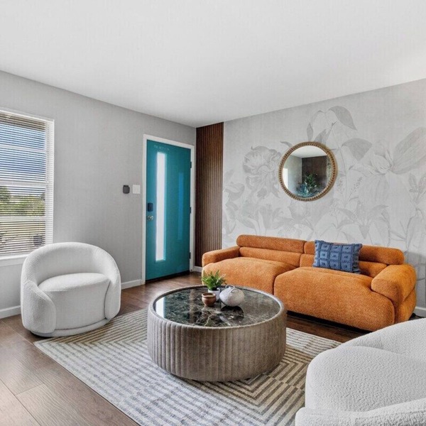 Austin King Suite Mins to St.Davids Hospital. Smart TV's, Fire Places, 3 bedroom