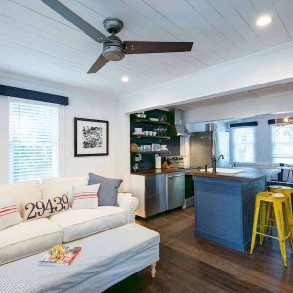 Authentic 1940's renovated Folly cottage!