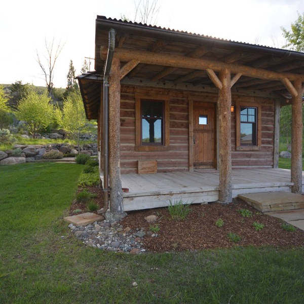 Authentic Custom Cabin, 17 miles from Yellowstone National Park
