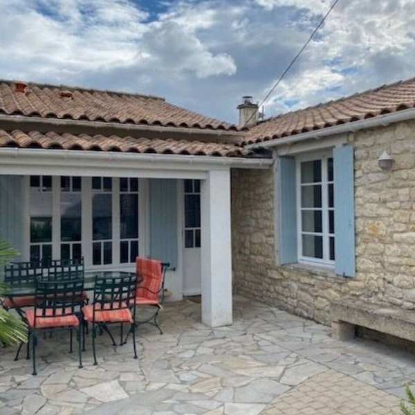 Authentic Oléron house made of local stone