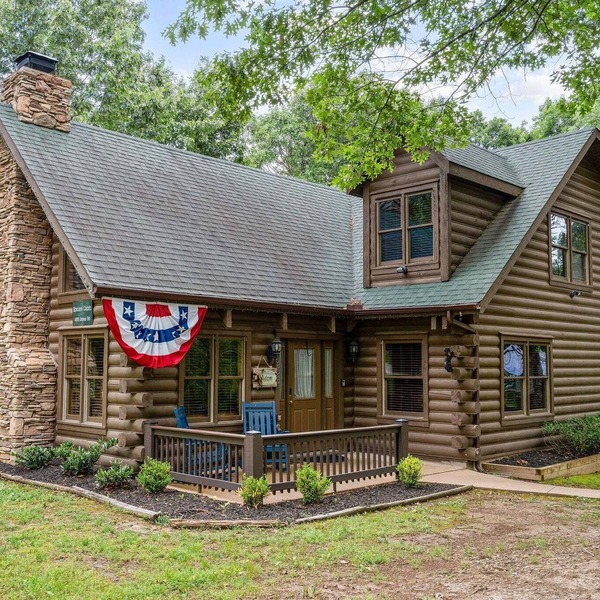 Authentic Log Cabin Mins to Thunder Ridge&Big Cedar Free Attraction Tickets Pvt Hot Tub Pool Table
