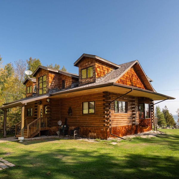 Authentic & Stunning, Rustic Log House located on 28 acres with private road