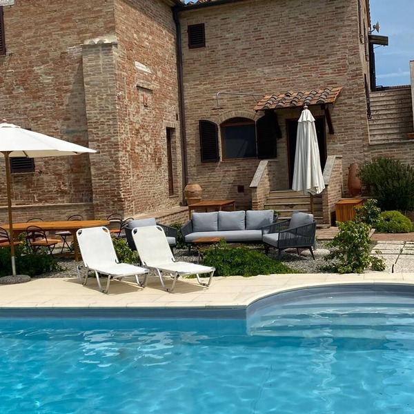 Authentic Tuscan house. Near Siena. Large pool. Phenomenal 360° views.