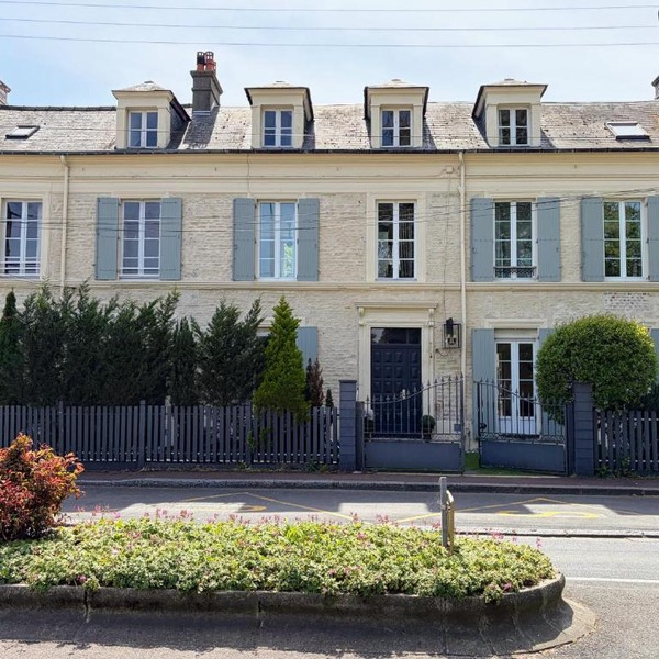 Authentique Relais de Poste 1880 rénové, jardin, centre-ville