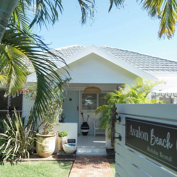 Avalon Beach Cottage, private, 100m to the beach.