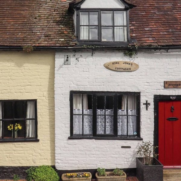 AVONMEDE, pet friendly, character holiday cottage in Tewkesbury