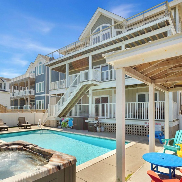 Awakening Sun: Oceanfront, Pool, Theater, Dogs