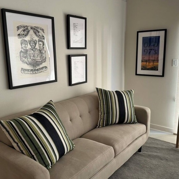 Awesome 2-bedroom Austin condo located in Tarrytown. Close to everything Austin.