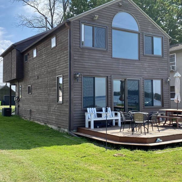 Awesome 3 Bdrm 2.5 bath Waterfront Oneida Lake House Vacation Rental Retreat