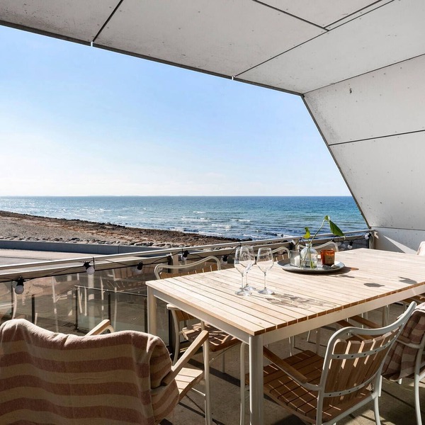 Awesome apartment in Karrebæksminde with WiFi