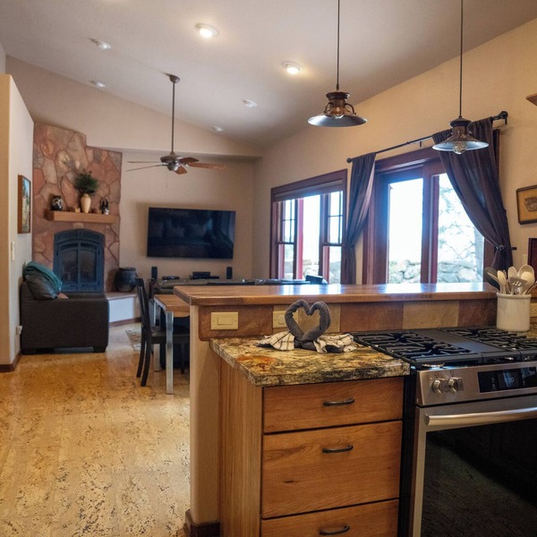 Awesome Custom-built Guesthouse In Quiet Downtown Location