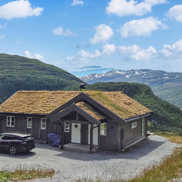 Awesome home in Norheimsund with WiFi