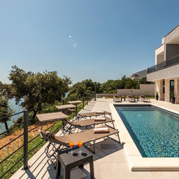 Awesome home in Posedarje