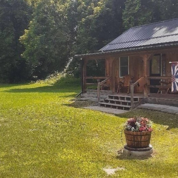 Ayers' Acres ~ Cabin 4, cozy near Corning-Watkins Glen-Finger Lakes sleeps 4
