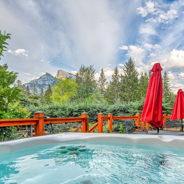 B&B on Mountain Lane - Private Suite & Hot Tub
