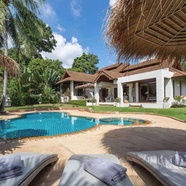 Baan Lily A Spacious 5 bedroom Villa With Pool and Jacuzzi, gym and games room