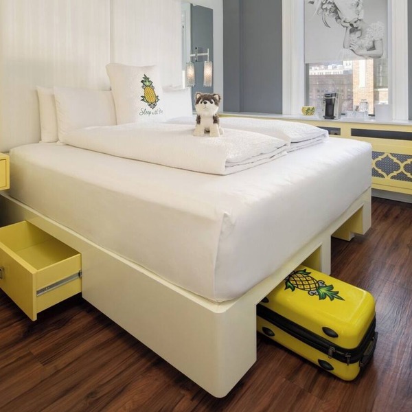 Back Bay King, Staypineapple, Great Location, Restaurant & Bar, Pets