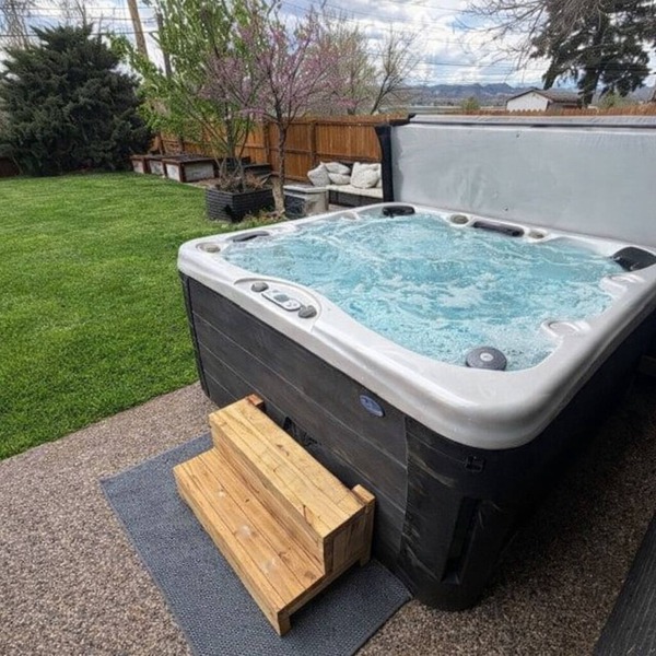Backyard Escape + Hot Tub - Minutes to Red Rocks & Denver-Large Basement Hangout