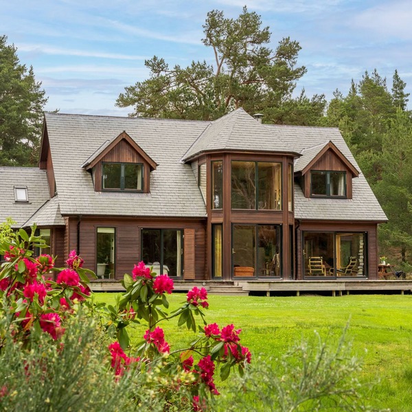 Baddengorm Lodge - a lodge that sleeps 10 guests in 5 bedrooms