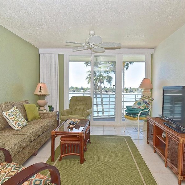 Bahia Vista 8-414, 2 Bedroom, Sleeps 4, 4th Floor, Heated Pool, Spa, Near Beach, WiFi
