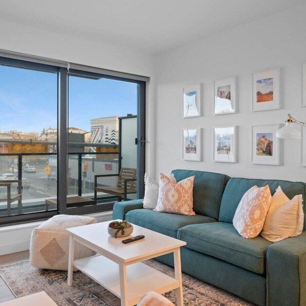"Baja Blast" 2BR |Mins to Stampede | Rooftop Patio