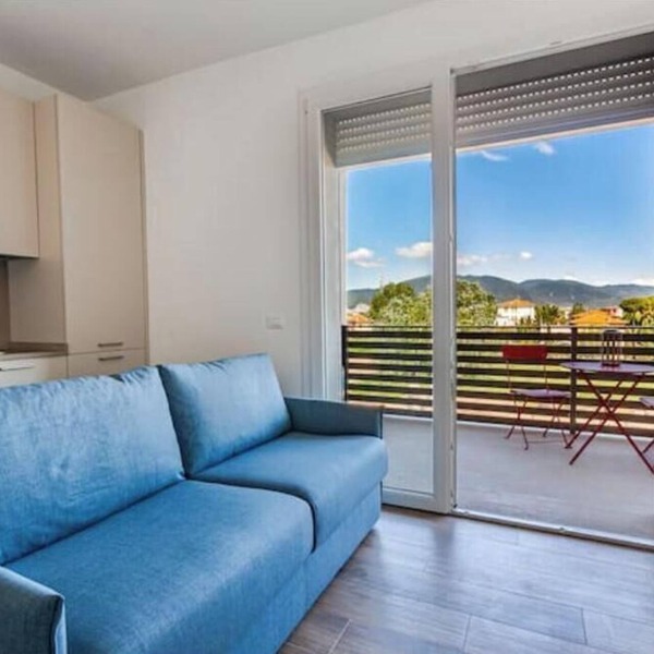 Balcony Tower View - Modern Apartment with Private Parking