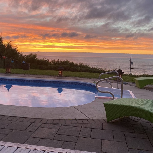Balinese Style Villa with heated salt water pool and spectacular ocean vista