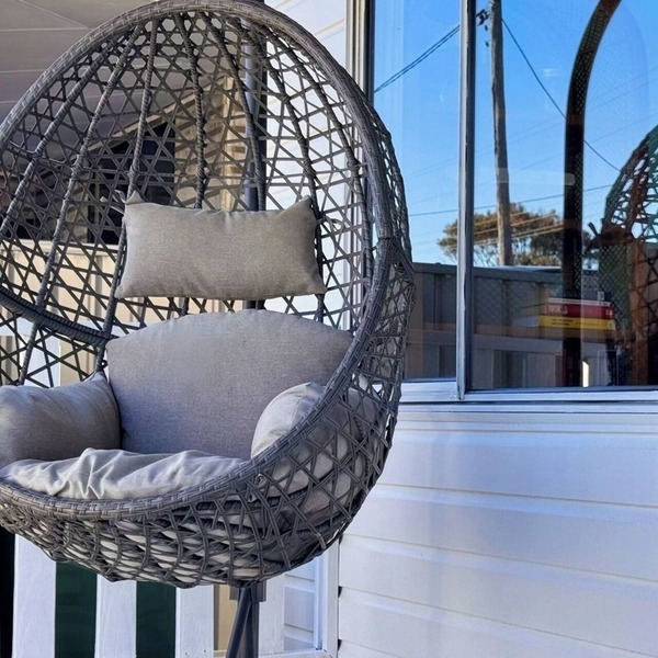 Barefoot At Blacksmiths - 4 Bedrooms + Playroom with sofa bed, Walk to Beach