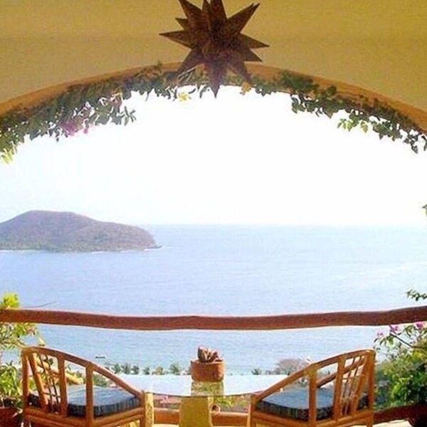 Barefoot elegance. Drop dead views. Huge terrace. Casa que Ve al Mar.
