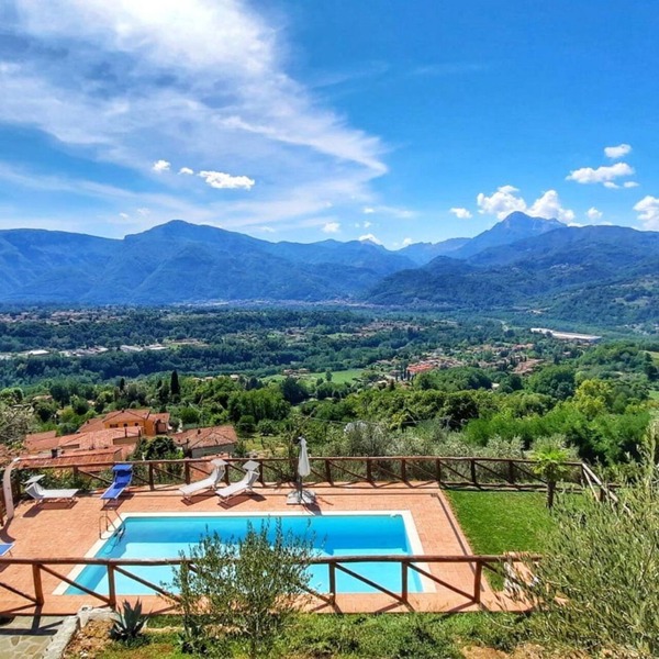 Barn renovation, panoramic Barga Views, Private Heated* Pool. Walk to restaurant