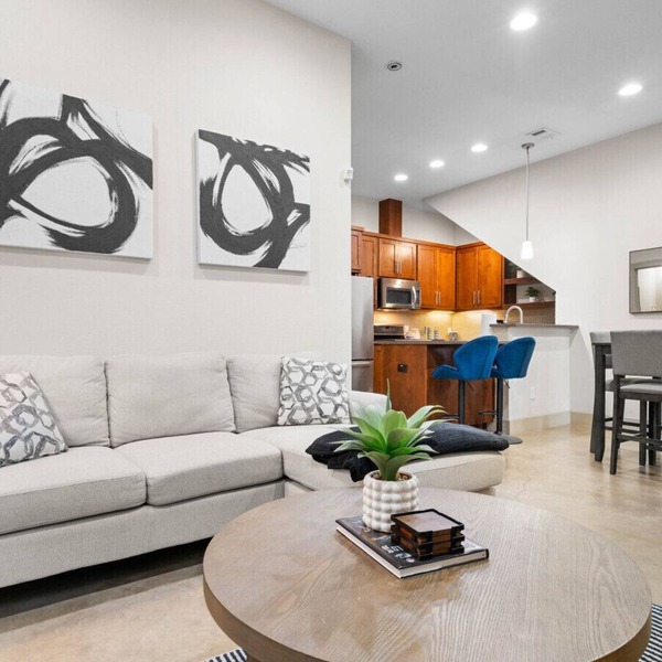 Barton Springs & SoCo Ease Bright Family Home w Yard, Garage & Workspace
