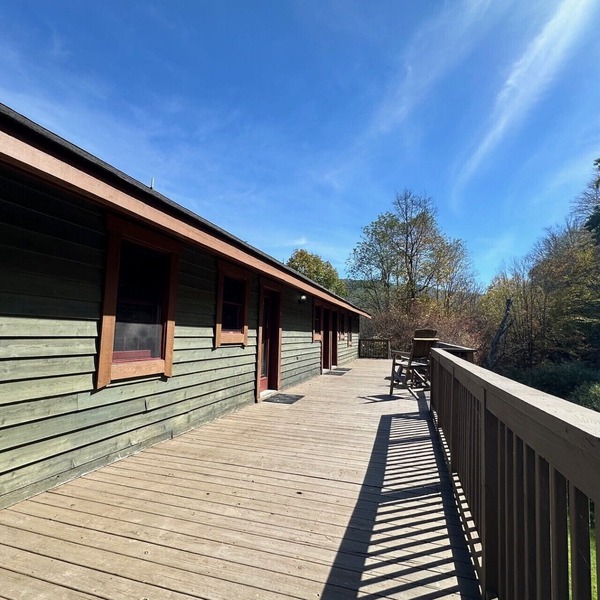 Base Mountain Studio with Winter Shuttle to/from Snowshoe Village