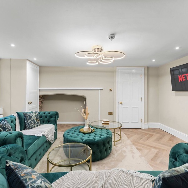 Baths Ultimate House Sleeps 40