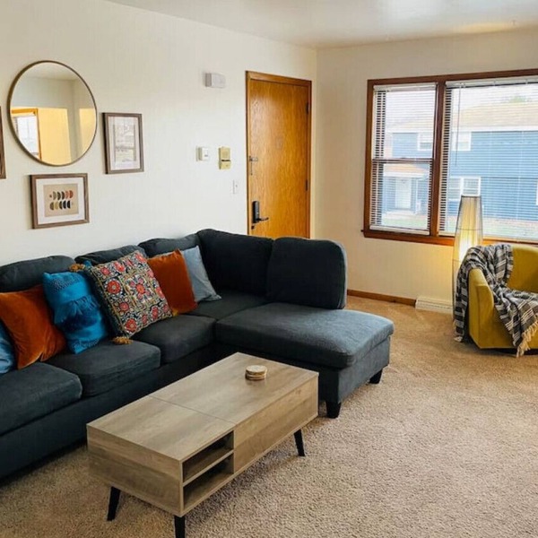 Bay Street Unit 3 · Charming & Cozy APT-Free Parking
