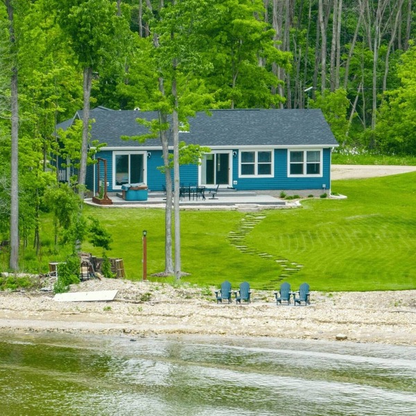 Bayfront Escape | Hot Tub, Kayaks + Dogs Welcome